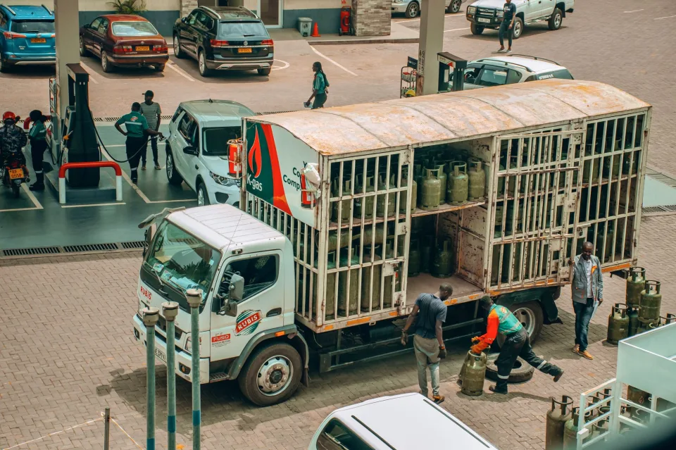 Bình gas dùng cho bếp gia đình, kèm van và dây mới